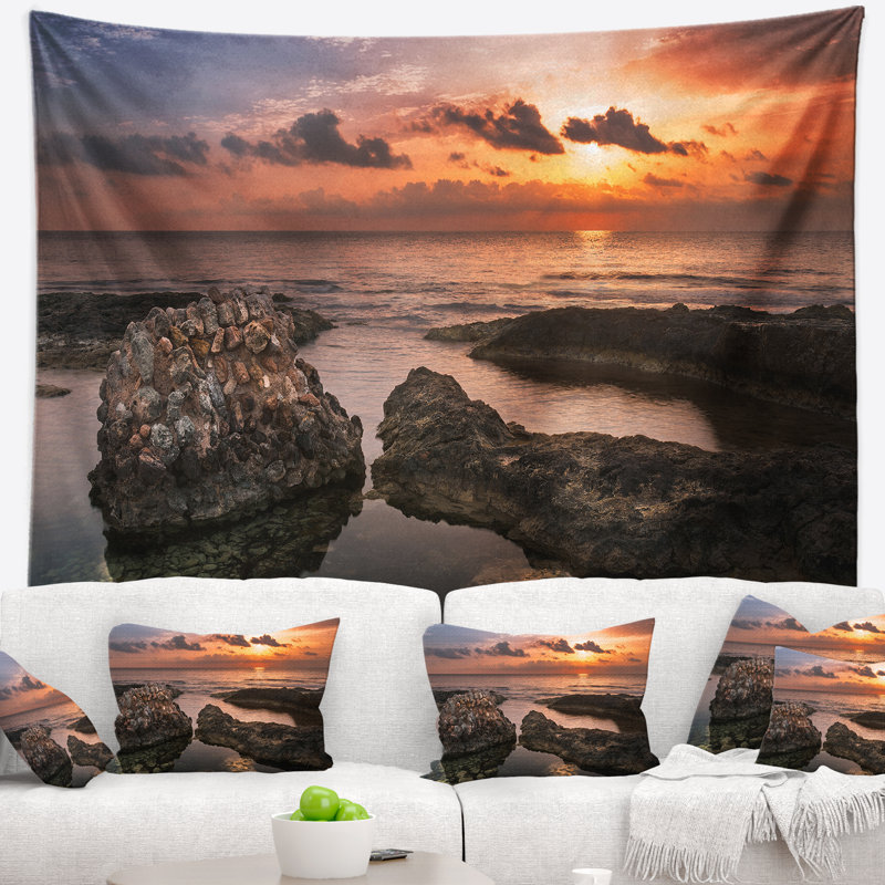 Tapisserie ruins jaune soleil over antique beach, H 32 po x l 39 po
