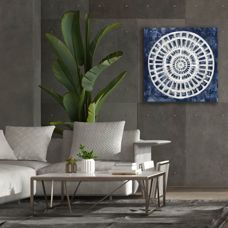 «Blue Textured Medallion» par Silvia Vassileva, art mural sur toile, H 37 po x l 37 po x P 1,5 po