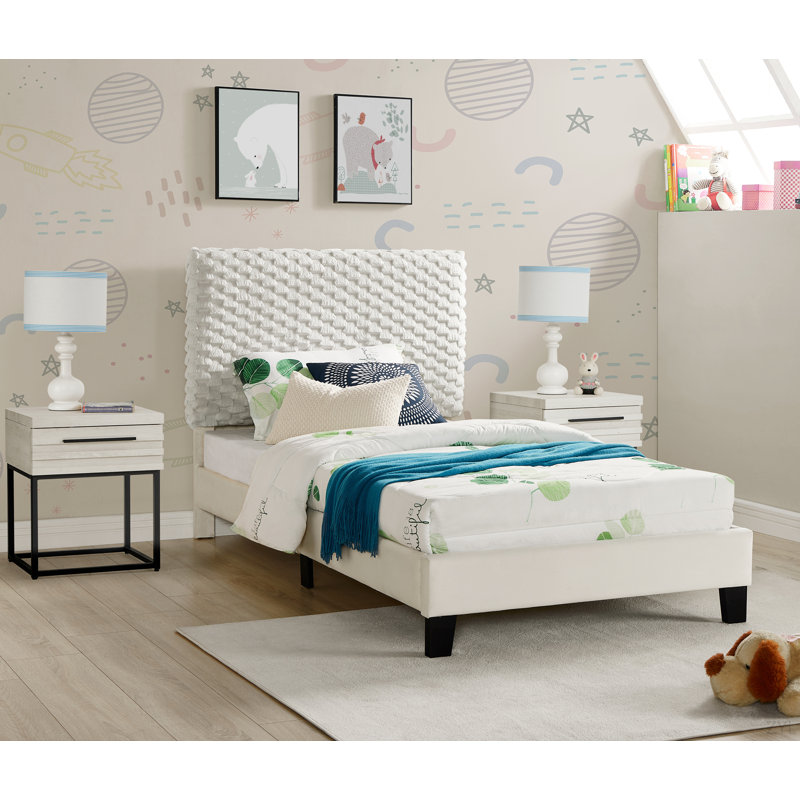 Ensemble de chambre à coucher 3 pièces Findlay, lit rembourré 3D moelleux avec deux tables de chevet