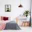 Femme branchée lisant sur toile-345373817-345373766