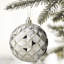 Ornement boule de Noël Javonna