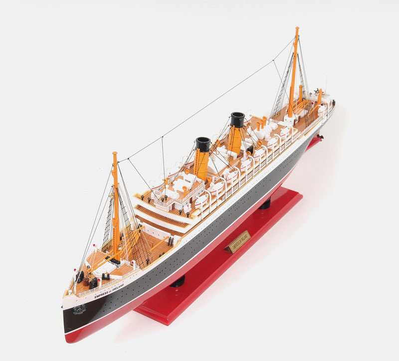 Figurines & Sculptures