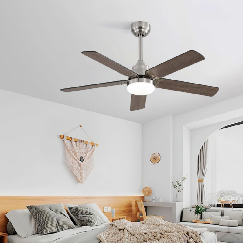 Ventilateur de plafond 52 pouces avec lumière à DEL à intensité variable, 6 vitesses, 5 pales, moteur à courant continu pour l'intérieur
