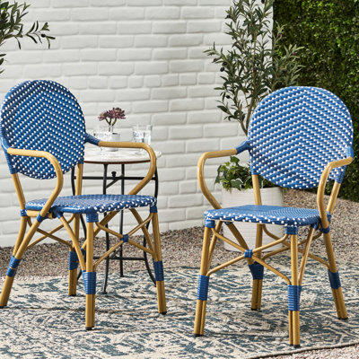Chaise bistro française Eminent avec des dimensions de 20,96 pouces de profondeur, 22,08 de largeur et 35,19 de hauteur pour les activités extérieures