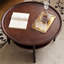 Table basse française à deux niveaux-107149811