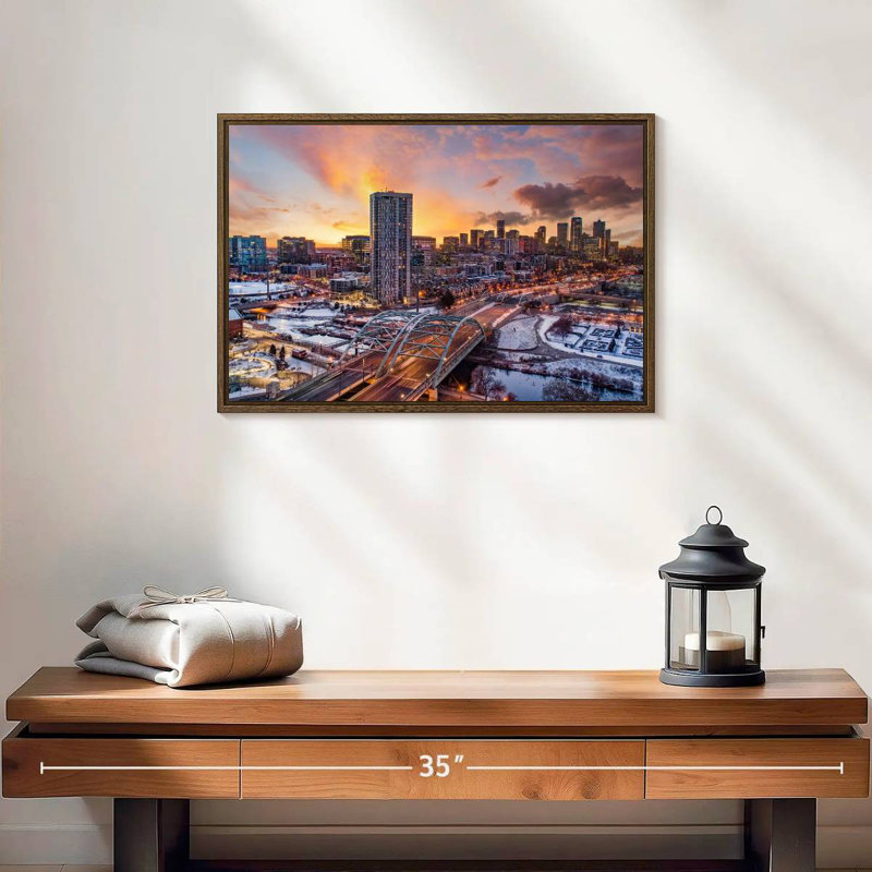 Coucher de soleil d'hiver à Denver, 19 po x 13 po, Cadre flottant noyer