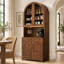 Armoire de cuisine cintrée avec portes vitrées, éclairage DEL, station de recharge et tablettes réglables.-958201059