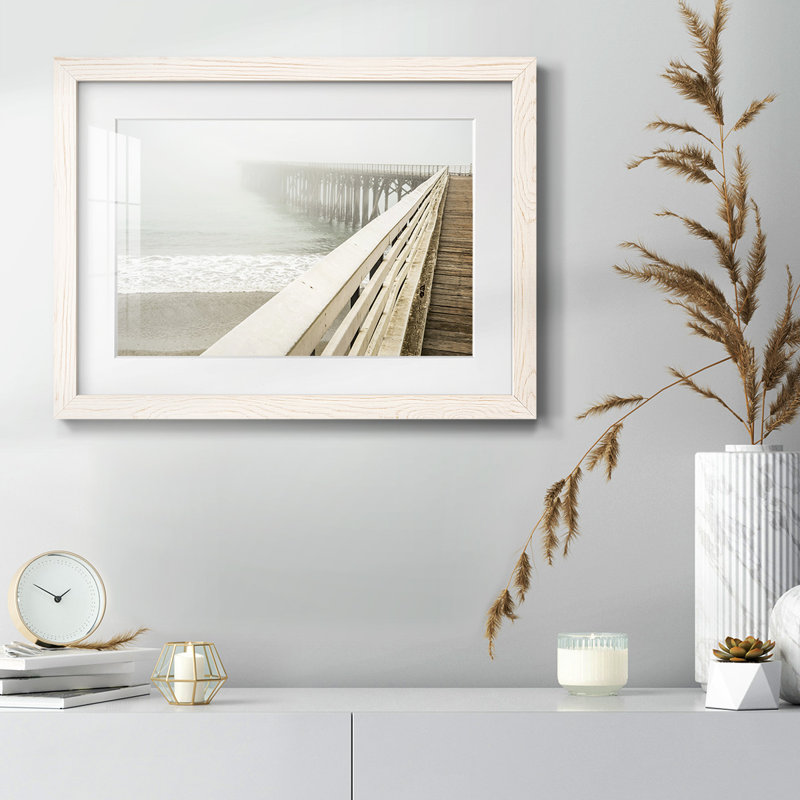 San Simeon Wharf - Peinture à cadre unique, H 28 po x l 42 po x P 1,5 po, Blanc