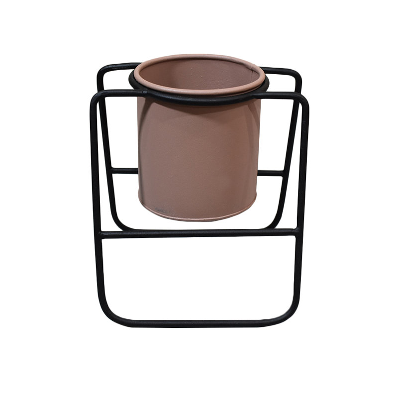 1 pot à fleurs en fer