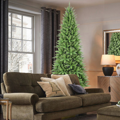 Arbre de Noël mince de 7,5 pi avec 1396 pointes, branches en PE + PVC, conception à charnières et support en métal stable pour une installation facile dans les petits espaces