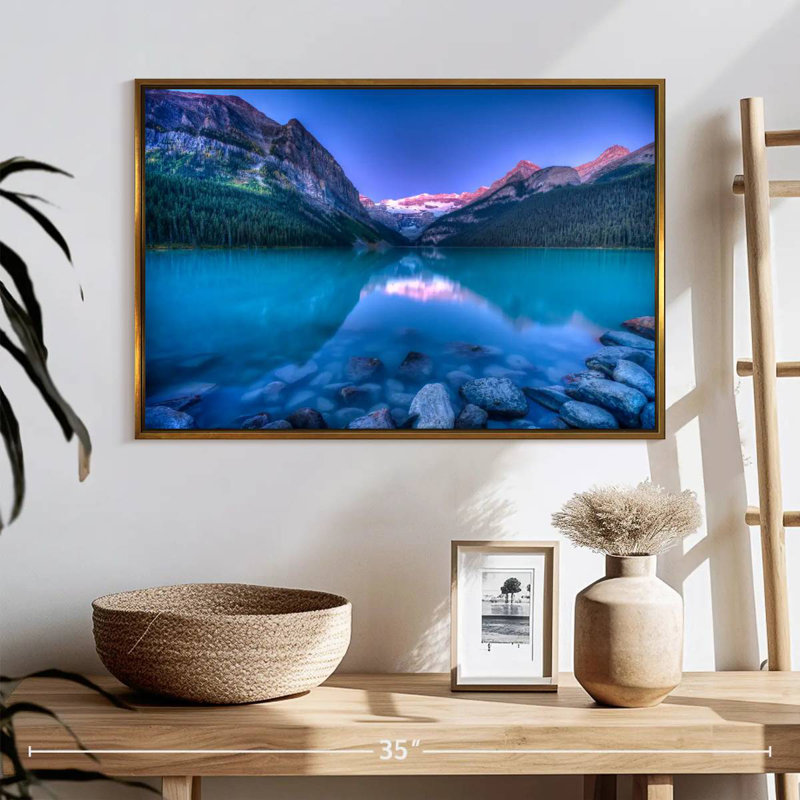 Lever de soleil magique de Lake Louise, 25 po x 17 po, Cadre flottant doré