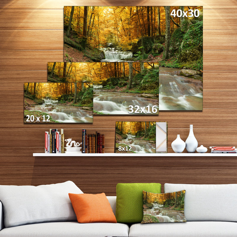 Forêt, cascade, arbres jaunes - reproduction de photo, H 28 po x l 60 po, Toile tendue, Ne s’applique pas
