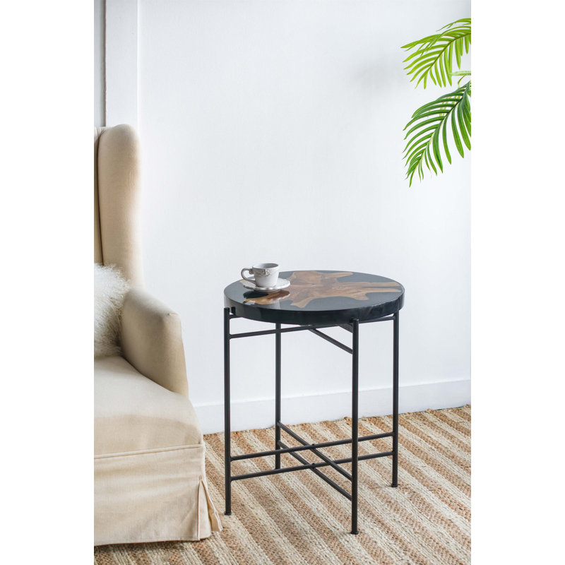 Table d'appoint moderne moderne en teck et en fer avec une silhouette unique et un plateau rond élégant pour une utilisation polyvalente