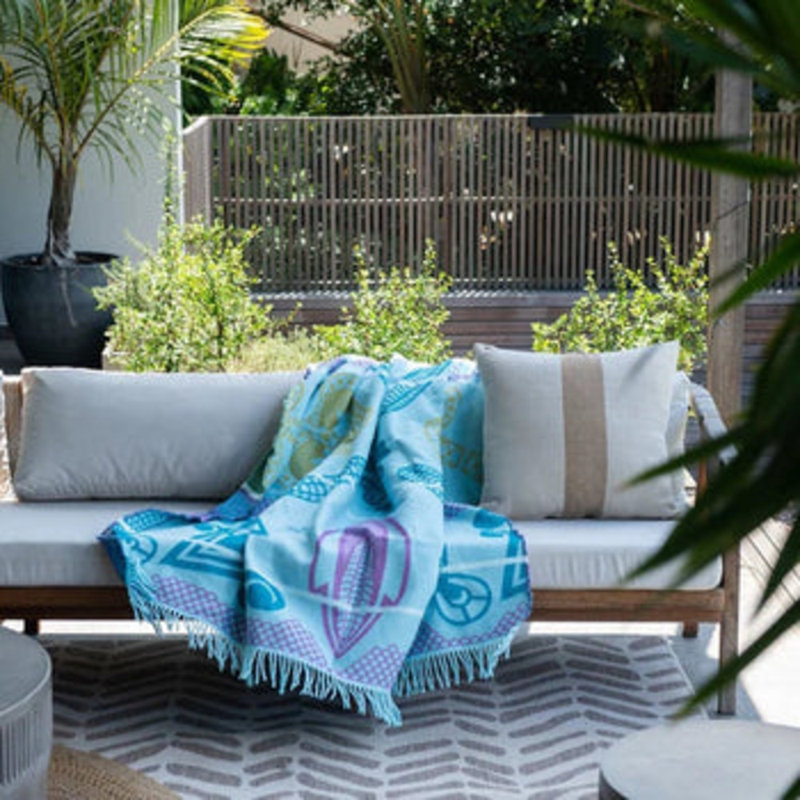 1 Throw Blanket