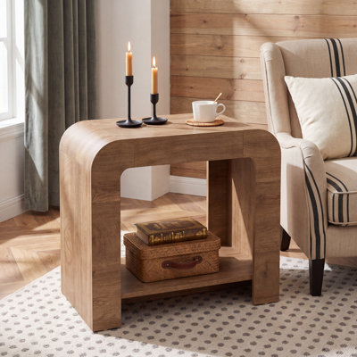 Table d'appoint de style champêtre de 70 cm (27,6 po) avec coins arrondis, table de chevet avec tablette de rangement à 2 niveaux, idéale pour le salon ou la chambre.