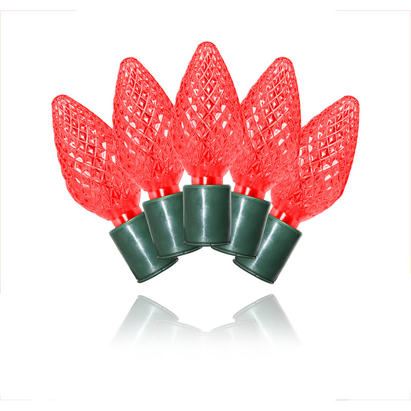 25 lumières DEL rouges C9 espacées de 5 po sur fil vert