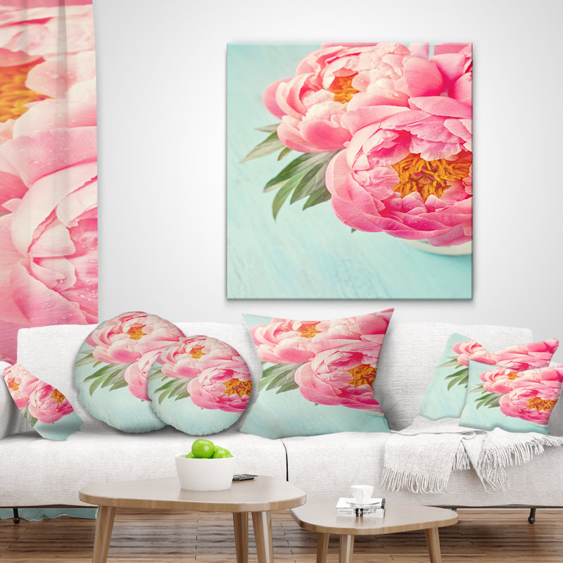Coussin lombaire floral sur fond pivoine