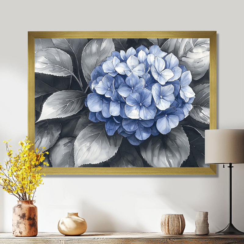 Hydrangée bleue dans un jardin monochrome I - Hortensia, art mural, Impression d'un seul cadre photo, H 16 po x l 32 po, Doré