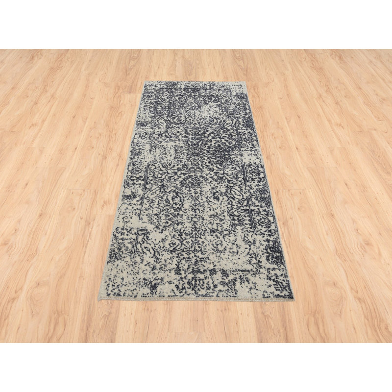 Tapis de couloir oriental en laine et en soie tissé à la main 2 pi 6 po x 6 pi gris clair jacquard 146E86D7405B4988B83BE6CE55E0E72E