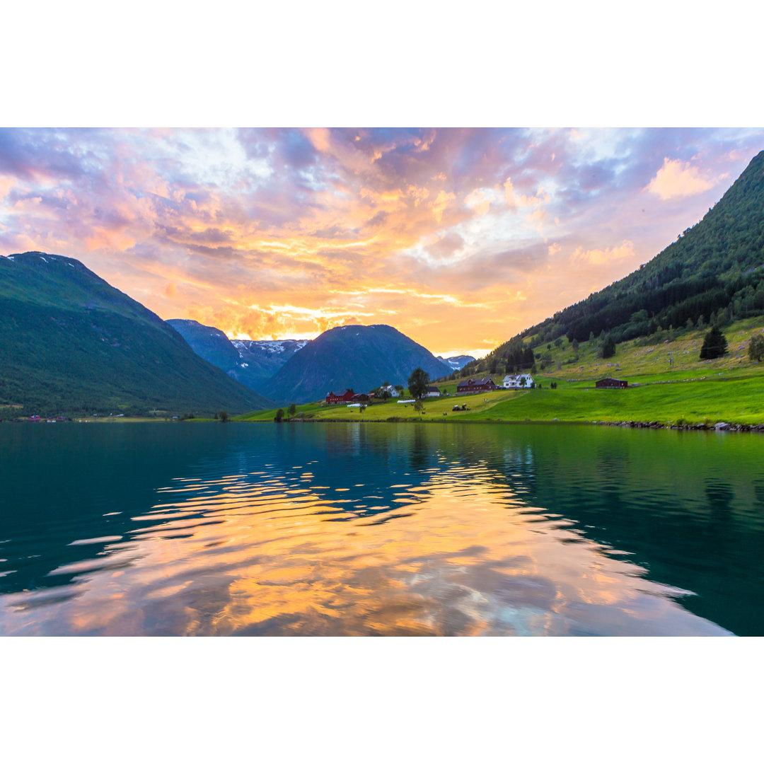 Sonnenuntergang am Songdal von GCShutter - Kunstdrucke auf Leinwand ohne Rahmen