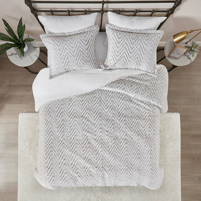 Twin/Twin XL Polyester Faux Fur Comforter Set