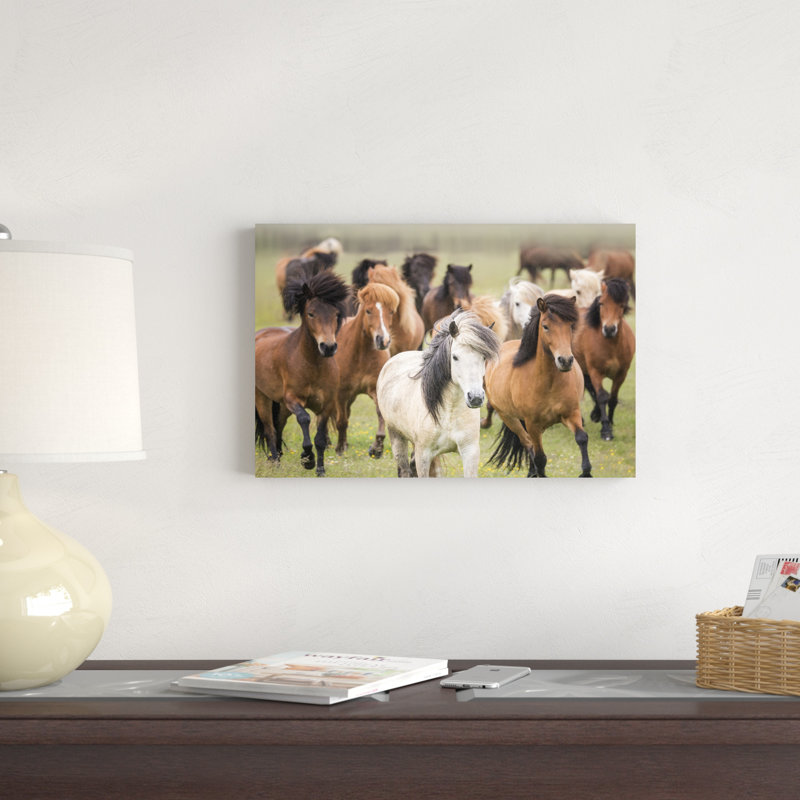 Chevaux des prairies III, H 12 po x l 18 po x P 1,25 po