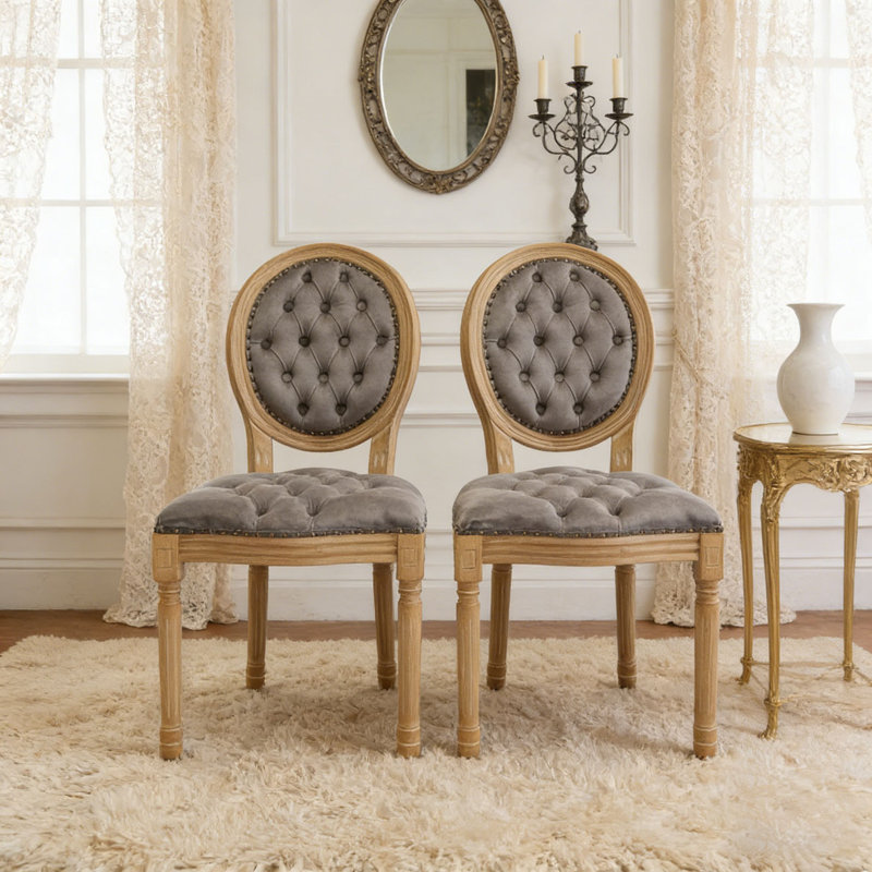 Chaise en bois massif avec garniture cloutée, Gris