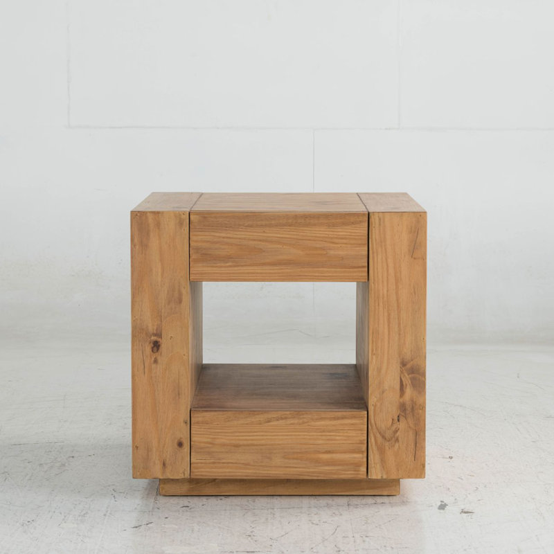Table de bout en chêne durable et élégante pour une décoration polyvalente
