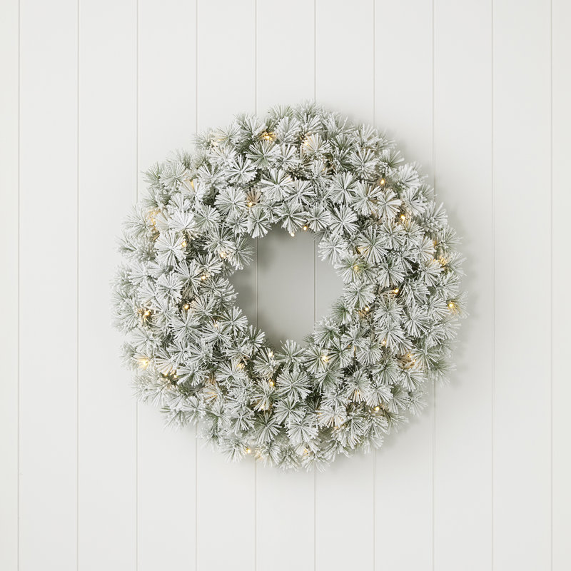 Couronne de sapin enneigé 24 po