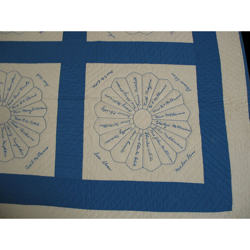 Tapis à motif floral antique