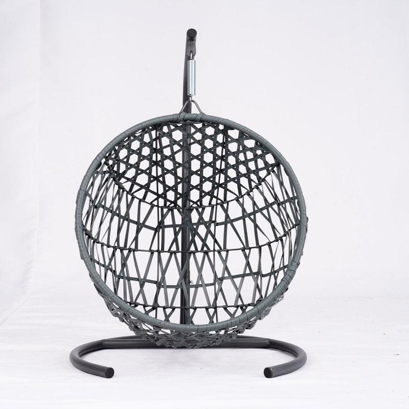 Chaise grise pour chat. Fabrication. Intérieur spacieux. Respirant. Pour les chats, les petits chiens et les animaux. Balancelle suspendue d'intérieur et d'extérieur en gris. Ouverture. Avec coussin pour