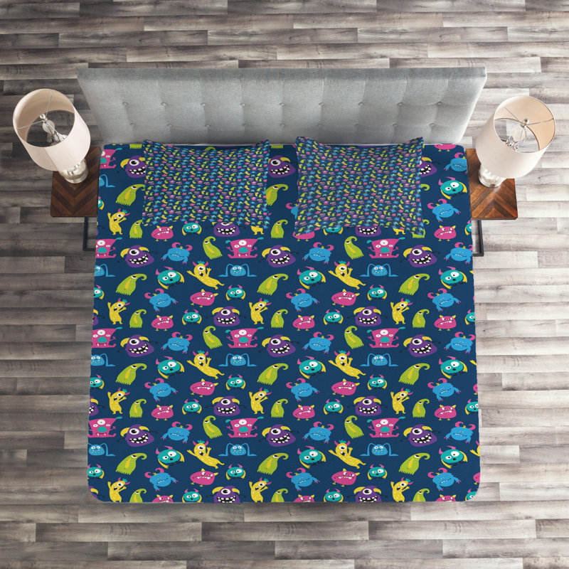 Alien Coverlet, King Bedspread + 2 Shams