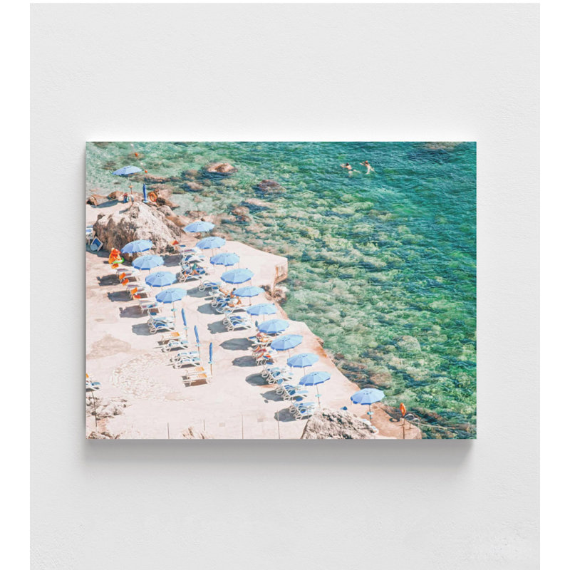 Coastal Retreat - Photographie de plage méditerranéenne, Ne s’applique pas, H 12 po x l 16 po, Ne s’applique pas
