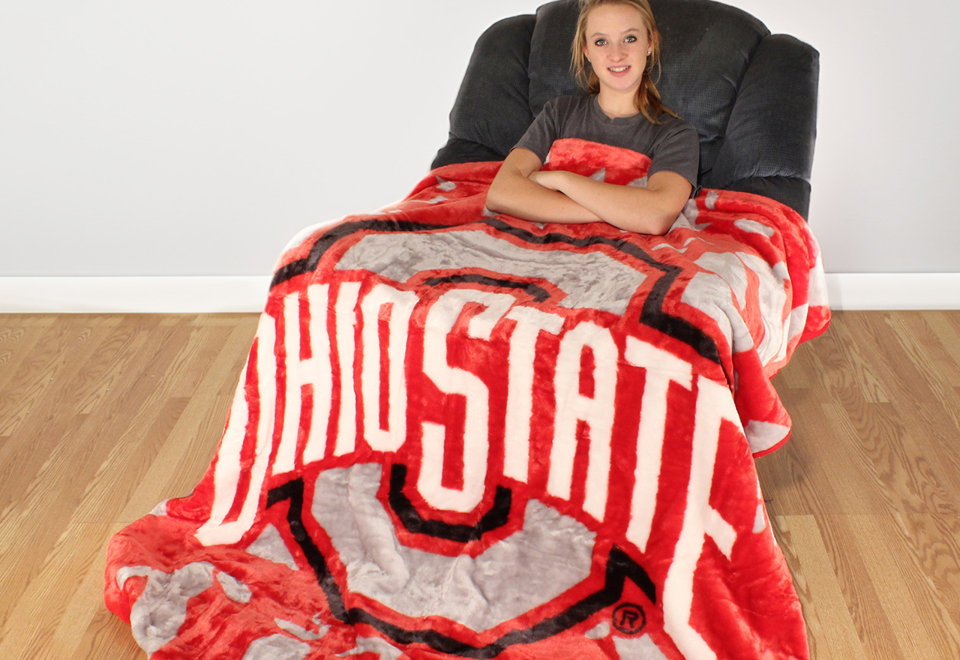 Throw Blankets for Ultimate Fan Comfort