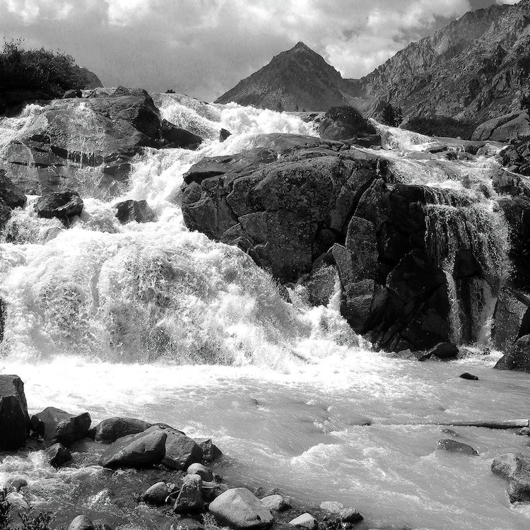 « white water », reproduction de photo sur toile, H 12 po x l 12 po x P 1,5 po, Toile tendue, Pas de tapis
