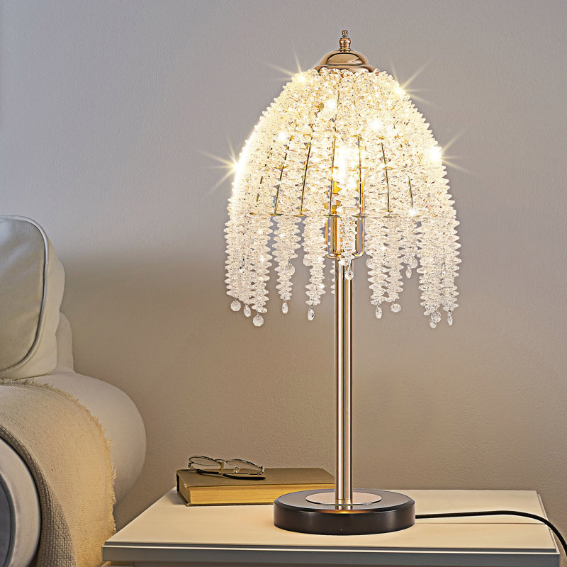 Élégante lampe de table en cristal avec abat-jour en perles de cristal et base texturée en marbre
