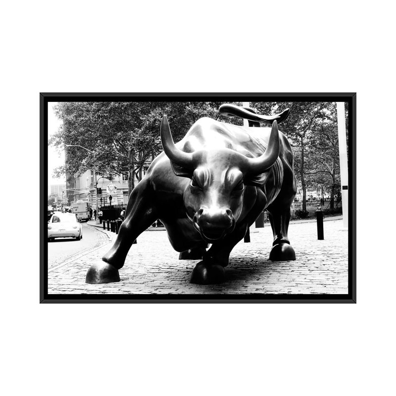 Wall Street Bull noir et blanc - photographie, Toile encadrée noire, Pas de tapis, H 32 po x l 48 po x P 1,5 po