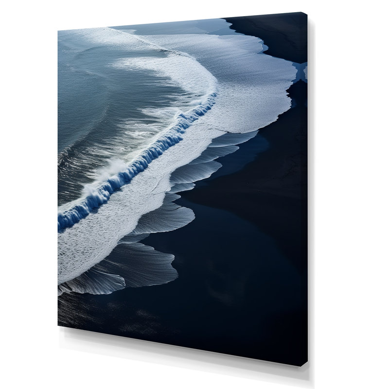 Vue aérienne de la plage de sable noir III - plage et océan, art mural, Toile tendue, H 44 po x l 34 po x P 1,5 po