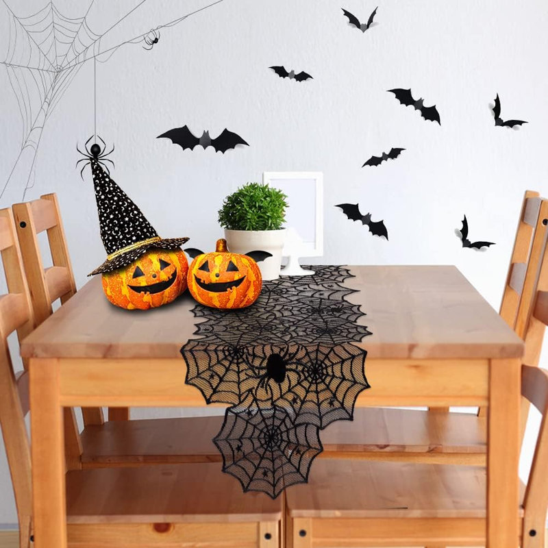 Chemin de table en dentelle noire motif toile d'araignée pour l'Halloween, orné de 12 chauves-souris 3D, 33 x 183 cm, décoration de table intérieure pour la cuisine, les repas et les fêtes d'Halloween.