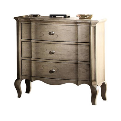 Table de chevet à finition taupe avec style antique, trois tiroirs pour les articles essentiels de chevet, glissière en métal à pleine extension, durabilité intégrée, plateau en feutre, articles délicats, pieds de conception large, 30 po