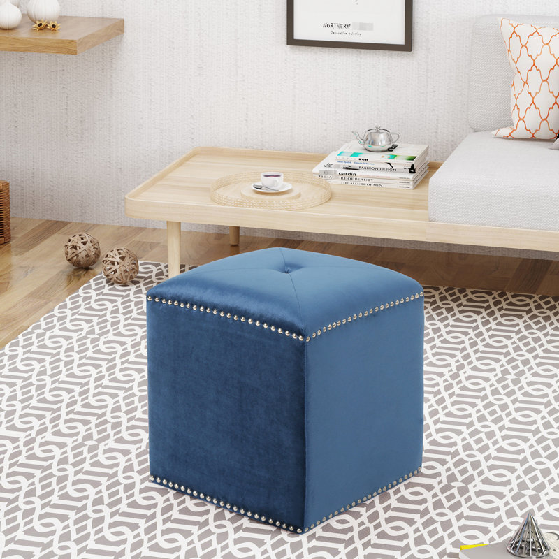 16,16 po Ornement confortable en velours foncé bleu foncé avec décoration cloutée