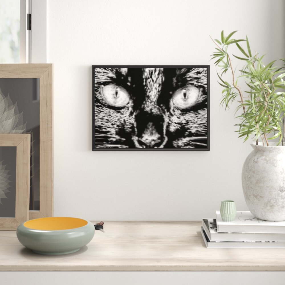 Gerahmtes Wandbild Katze mit orangenen Augen,