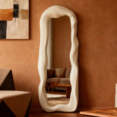 Miroirs pleine grandeur en bois manufacturé de forme libre