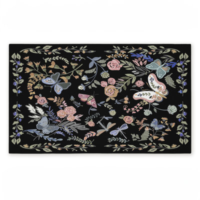 Tapis d'extérieur imprimé fleurs foncées et amis de jardin, design par Ani Del Sol, 18 po x 30 po