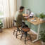 Tabouret de bar pivotant industriel avec dossier, tabouret de comptoir réglable en hauteur, siège en bois massif et structure en métal, idéal pour îlot de cuisine, bar ou atelier.