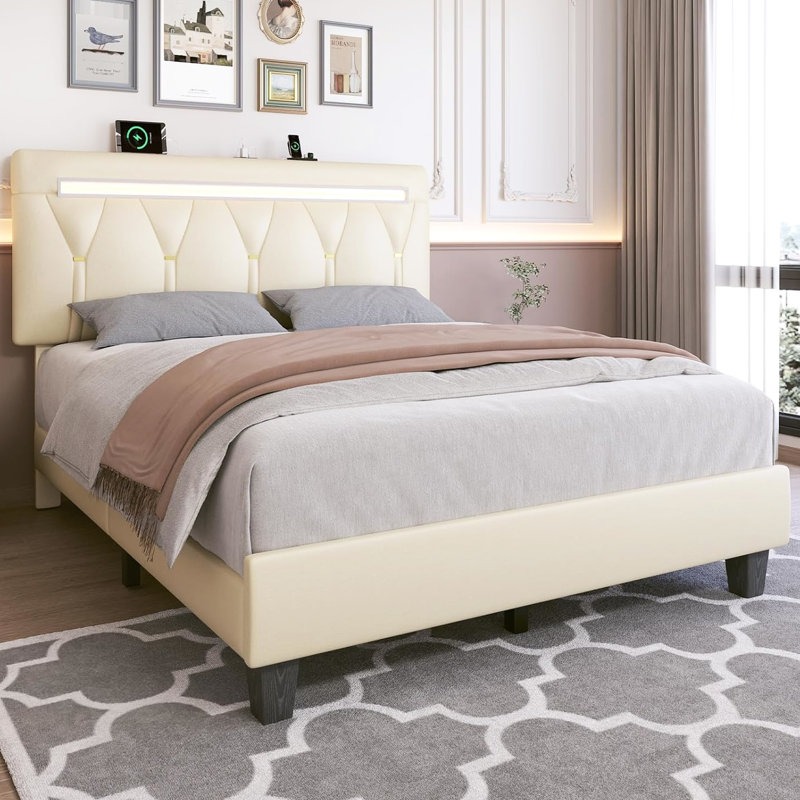 Cadre de grand lit avec lumières à DEL, haut-parleur et fonction de charge - style moderne pour la chambre à coucher, similicuir beige, support en bois de chêne, plus de 60000 couleurs personnalisables, modes d'éclairage à luminosité réglable,