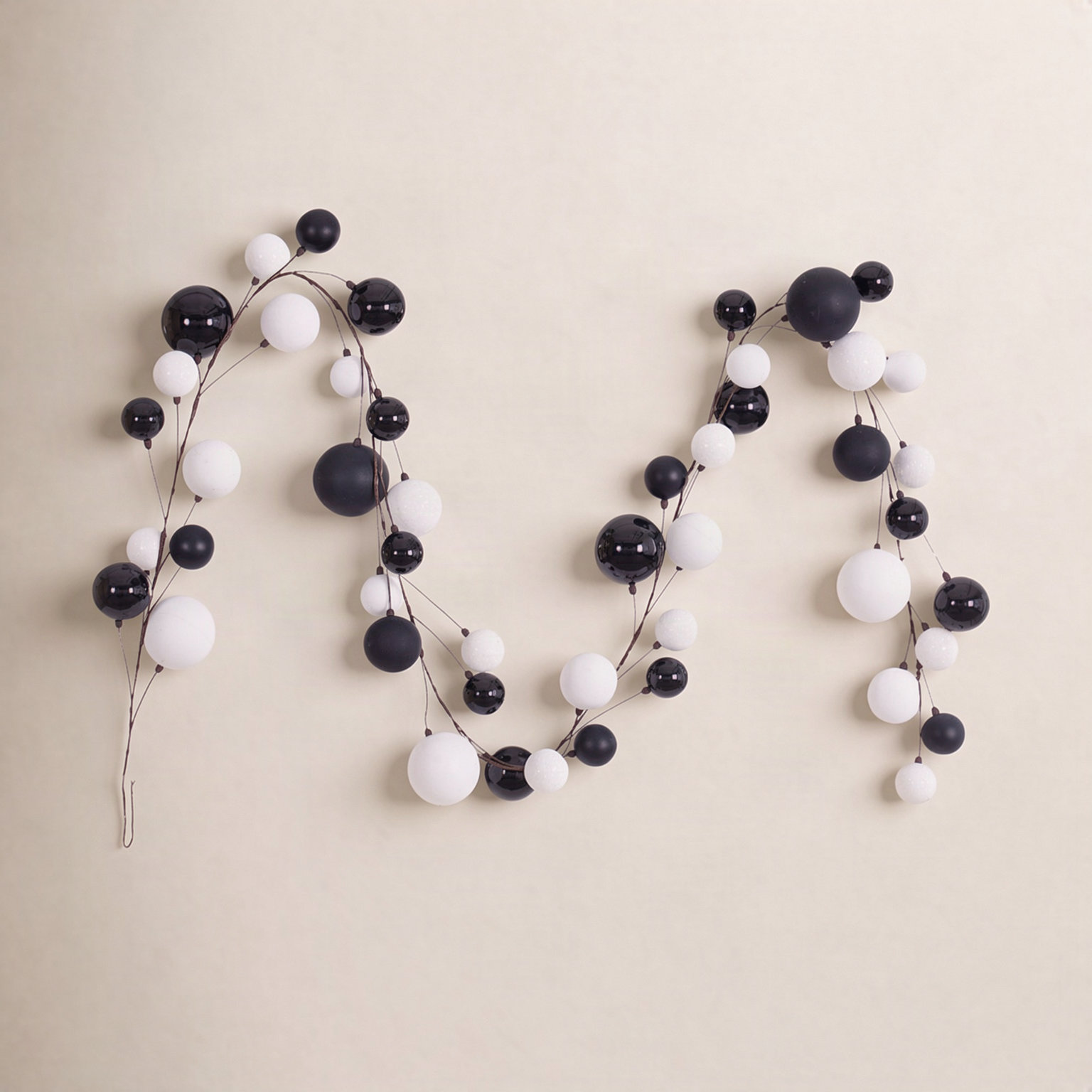 120'' in. Faux Garland, White/Black
