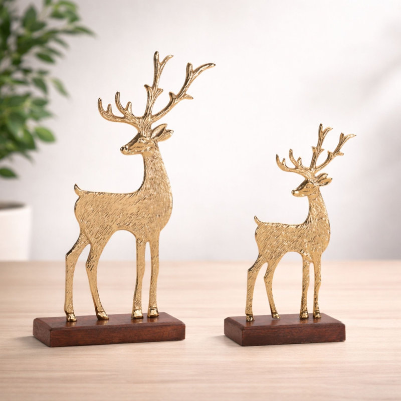 Figurines de cerf en métal sur base en bois