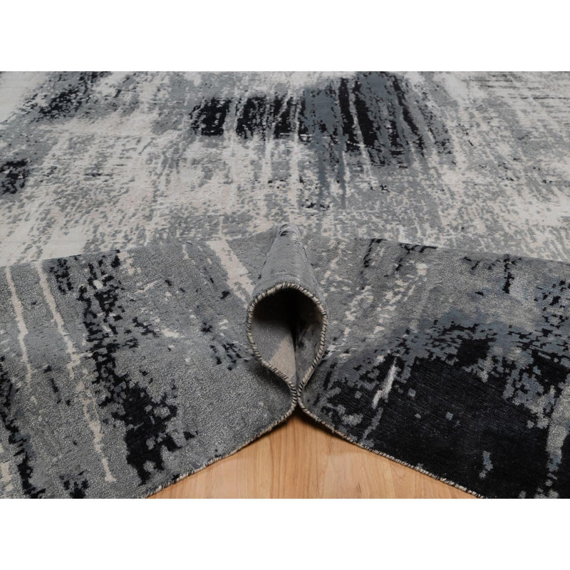 Tapis oriental noir, 8 pi 1 po x 10 pi 1 po, avec motif abstrait en laine et soie noué à la main