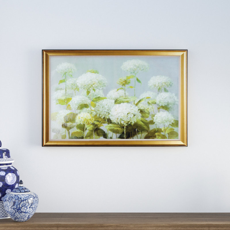 " White Hydrangea Garden "